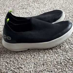OOFOS Black and White Women's Shoes Size 9.5